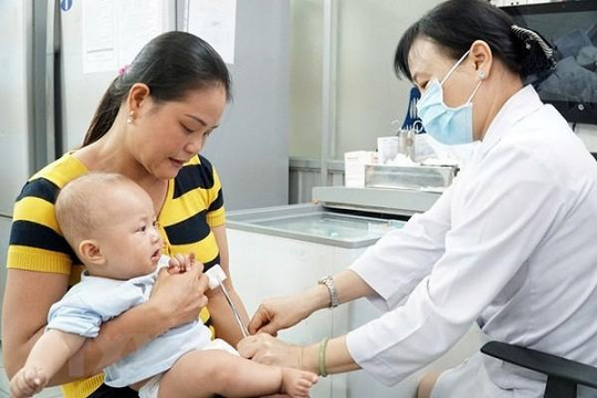 Đã có 2 trẻ tử vong sau khi tiêm vắc xin ComBE Five