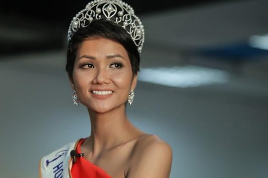Hoa hậu H'Hen Niê 'thấy khó' với đề thi văn hỏi về các phát biểu của chính mình
