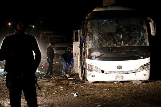 Hiện trường vụ đánh bom xe ở Ai Cập khiến ít nhất 3 du khách Việt thiệt mạng