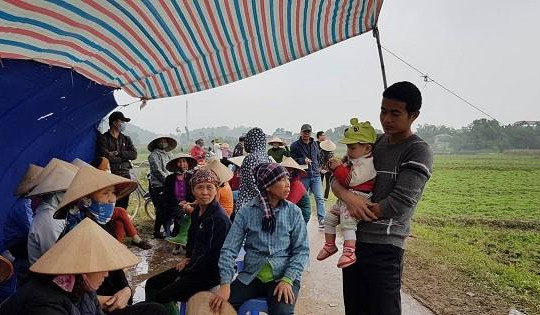 Vụ chặn đường bãi rác Nam Sơn: Dân muốn đối thoại với Bí thư Hoàng Trung Hải