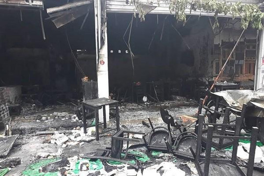 Hà Nội: Nổ khí gas, một quán ăn bốc cháy dữ dội