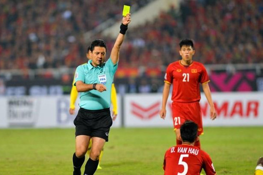 Trọng tài phạt Việt Nam 6 thẻ vàng ở chung kết AFF Cup 2018, cầm còi trận gặp Jordan