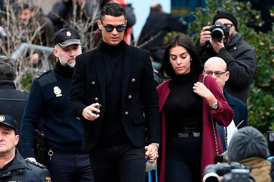 Ronaldo đồng ý đóng phạt gần 500 tỉ đồng để khỏi đi tù
