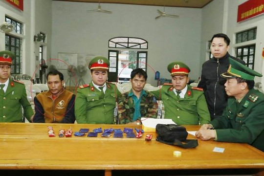 Bắt 2 người Lào mua bán 2.000 viên ma túy tổng hợp