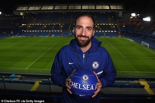  Có Gonzalo Higuain, Chelsea quyết tâm loại bỏ hai kẻ đeo bám 'lì lợm' Arsenal và M.U