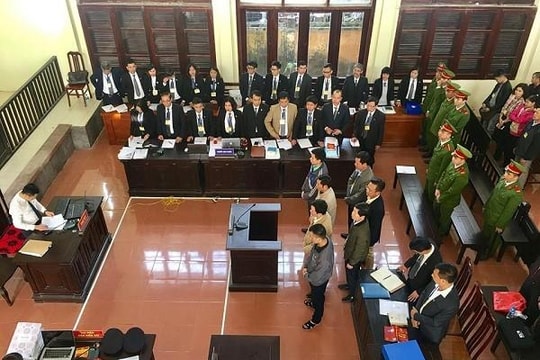 Xét xử vụ chạy thận tại Hòa Bình: Tranh cãi nguyên nhân gây chết người