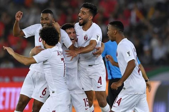 Hoàng tử UAE 'bao' hết vé trận bán kết tặng khán giả nhà, không cho CĐV Qatar vào sân