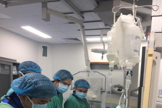 Dùng phương pháp stent chuyển dòng cứu sống bệnh nhân bị túi phình động mạch