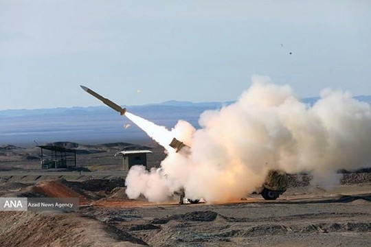 Iran giới thiệu tên lửa hành trình tầm xa mới