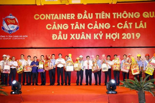 Tân cảng Sài Gòn phát lệnh làm hàng đầu xuân Kỷ Hợi 2019 ​