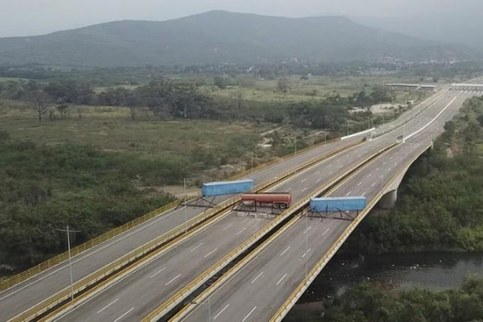 Venezuela lập hàng rào biên giới với Colombia
