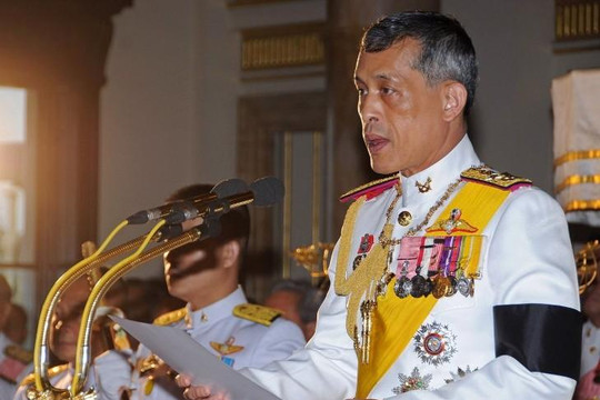 Vua Thái Lan phản đối chị gái tranh cử thủ tướng