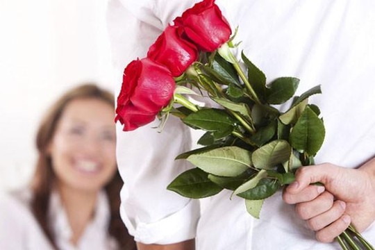 Tại sao lại tặng chocolate và hoa hồng trong ngày lễ Tình nhân?
