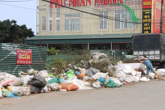 Hà Tĩnh: Nhà máy xử lý không nhận rác, thị xã đang ‘bốc mùi’