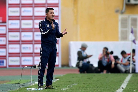 HLV Chu Đình Nghiêm nói gì khi Hà Nội FC thua ngược đại gia Trung Quốc 1-4?