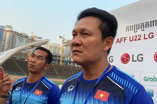 HLV Nguyễn Quốc Tuấn hài lòng với chiếc huy chương đồng giải U.22 ĐNA