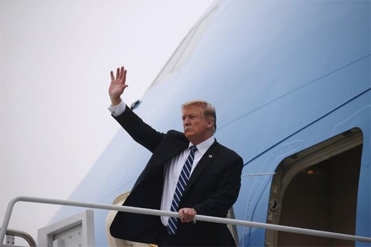 Tổng thống Mỹ Donald Trump lên đường về nước