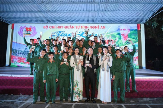 Hàng chục ngàn cuốn sách quý gửi tặng thanh niên quân đội tỉnh Nghệ An