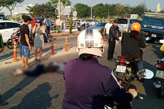 Đà Nẵng: Xe tải cán xe điện, một nam sinh tử nạn
