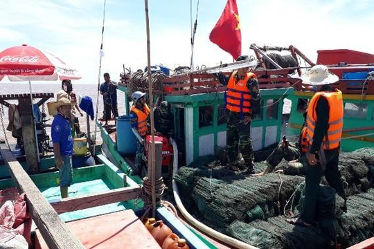 Bạc Liêu: Cứu hộ thành công tàu cá cùng 4 ngư dân bị nạn 