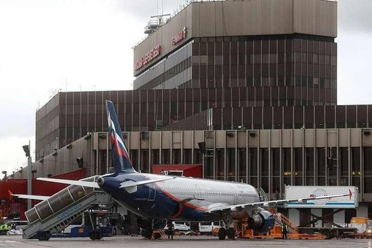 Mỹ giải thích việc nhân viên ngoại giao mang 'bom' lên máy bay ở Moscow
