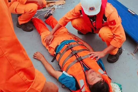 Cứu thủy thủ Philippines bị điện giật trọng thương trên biển Khánh Hòa