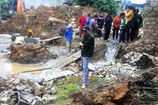 Nghệ An: Tường sập đè chết người thợ xây 