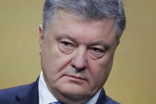 Bộ trưởng Nội vụ Ukraine tố đảng của ông Poroshenko dùng tiền ngân sách mua phiếu bầu