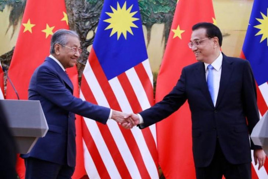 Thủ tướng Malaysia nói thà nghiêng về Trung Quốc còn hơn Mỹ