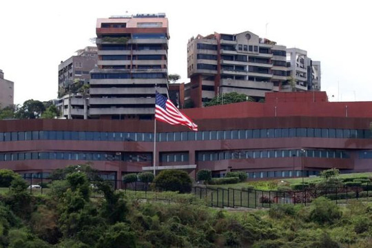 Mỹ rút hết người khỏi thủ đô Venezuela, tạo lo ngại về can thiệp quân sự