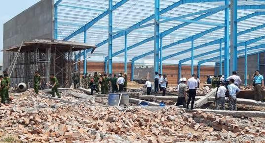Công ty xây dựng bức tường bị sập khiến 6 người chết ở Vĩnh Long nói gì?