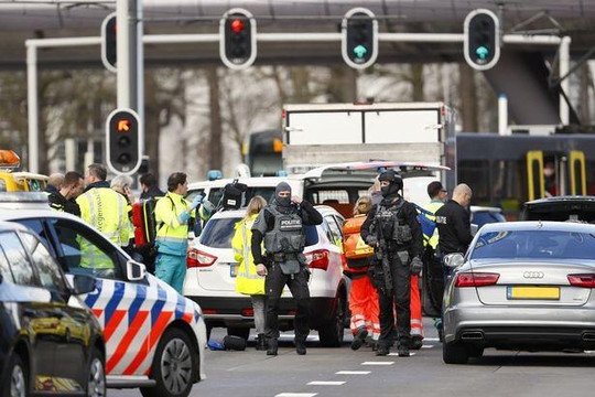 Nổ súng trên tàu điện ở Hà Lan, nhiều người bị thương 