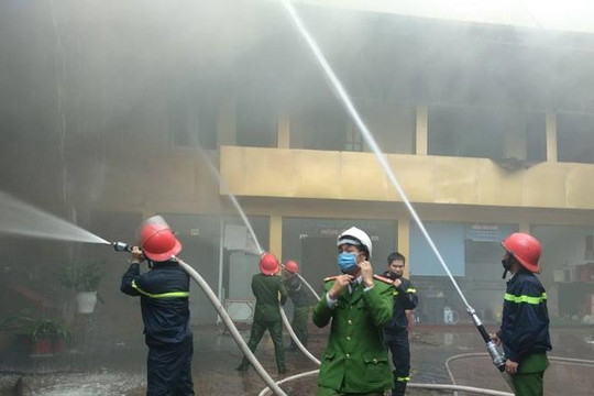 Nghệ An: Một phụ nữ tử vong trong vụ cháy tổ hợp khách sạn-karaoke
