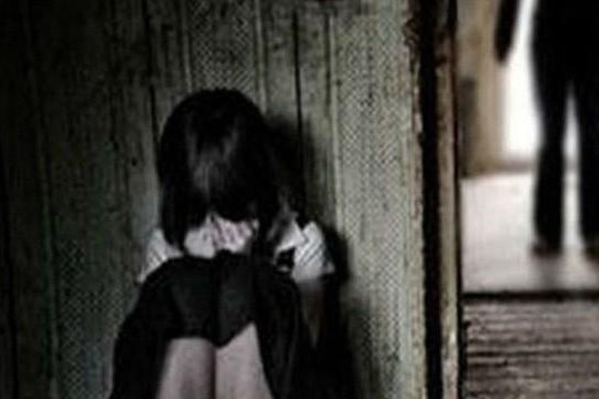 Vụ bé 9 tuổi bị hiếp dâm: Cần tạm giam kẻ xâm hại thay vì cho tại ngoại