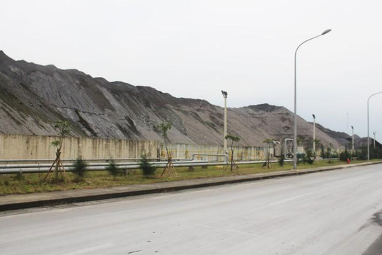 Công ty Formosa Hà Tĩnh dùng xỉ thép làm đường công vụ không phép