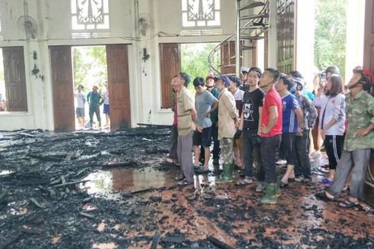 Hà Tĩnh: Nhà thờ Thọ Vực bị cháy lớn