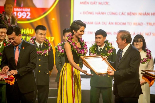 H’Hen Niê được vinh danh trong top ‘10 gương mặt trẻ Việt Nam tiêu biểu năm 2018’ 