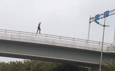 Một phụ nữ ngoại quốc nhảy từ cầu vượt xuống, tử vong tại ga sân bay Nội Bài