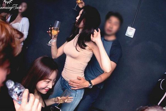 Lộ clip nhân viên quán bar của Seungri làm chủ hiếp dâm loạt nạn nhân nữ