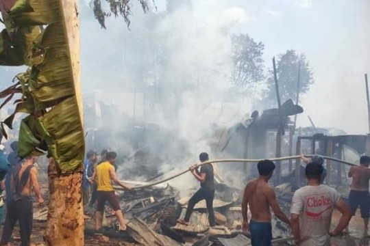 An Giang: Cháy 10 căn nhà, thiệt hại khoảng 1 tỉ đồng