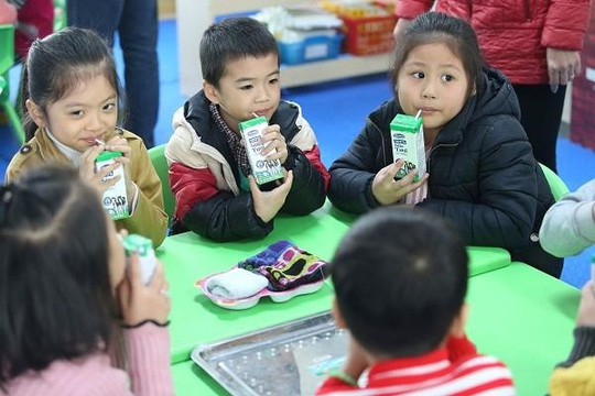 Chung tay để có ly sữa học đường an toàn, hiệu quả cho trẻ em thủ đô