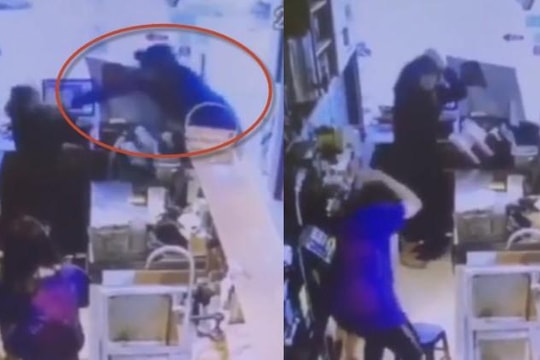 Truy lùng gã trai cầm gạch phang và ném 2 nữ nhân viên quán trà sữa ở Hà Nội
