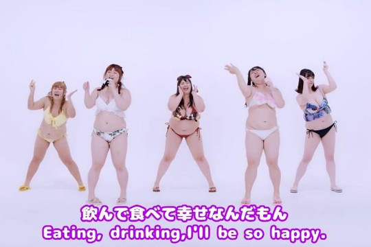 Kỳ lạ nhóm nhạc nữ ‘nặng kí’ của Nhật Bản: diện bikini, hát về mơ ước… giảm cân