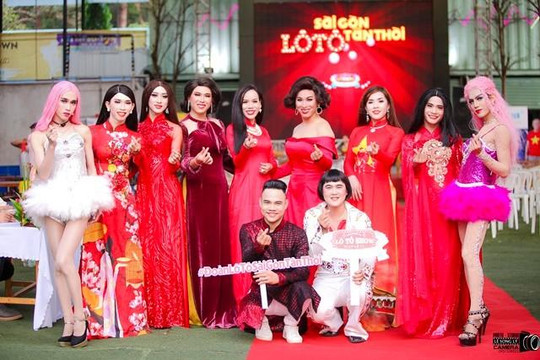  Gánh hát 'Lô tô Sài Gòn tân thời' hút khán giả bình dân