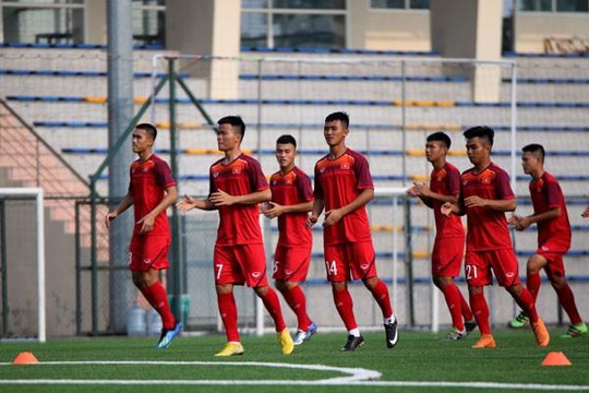Tuyển U.18 Việt Nam hứng khởi trong buổi đầu tập luyện, chuẩn bị du đấu tại Hồng Kông