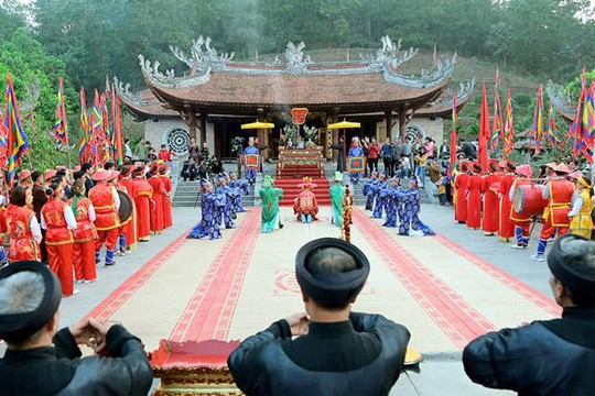 Nghiêm cấm ăn mặc phản cảm, hở hang vào dâng lễ tại Lễ hội Đền Hùng 2019