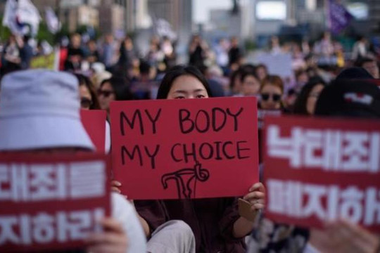 Hàn Quốc bỏ lệnh cấm phá thai sau nhiều năm