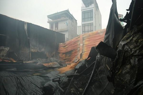 Hà Nội: Cháy lớn kho xưởng khiến 8 người tử vong