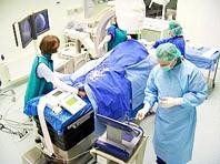 Bác sĩ tim mạch Ba Lan dùng kính 3D trong phẫu thuật tim