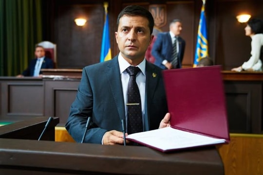 Tổng thống đắc cử Ukraine Zelensky định cấp quyền công dân cho người Nga
